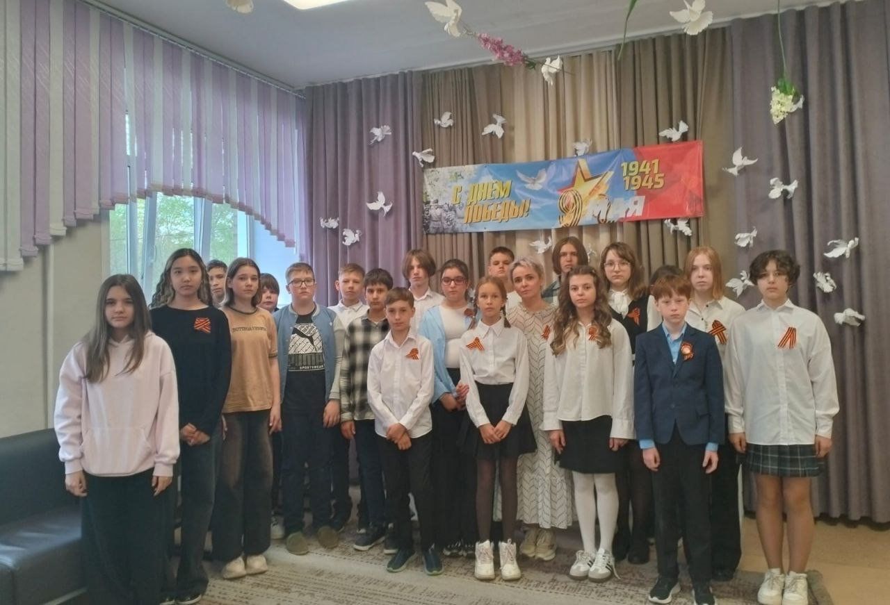 Ученики школы Веритас на мероприятии ко Дню Победы — Неделя Памяти, школьный квест, чтение стихов о Великой Отечественной войне